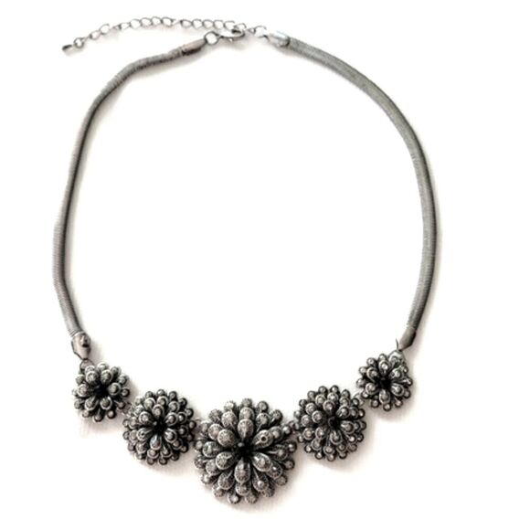 Jewelry - ⭐2/$30⭐ Necklace